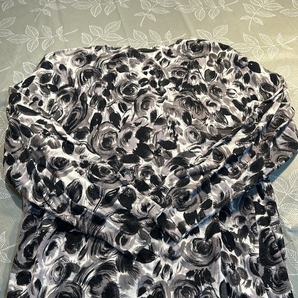 Ladies H&M Long Sleeve Top. - Picture 5 of 8